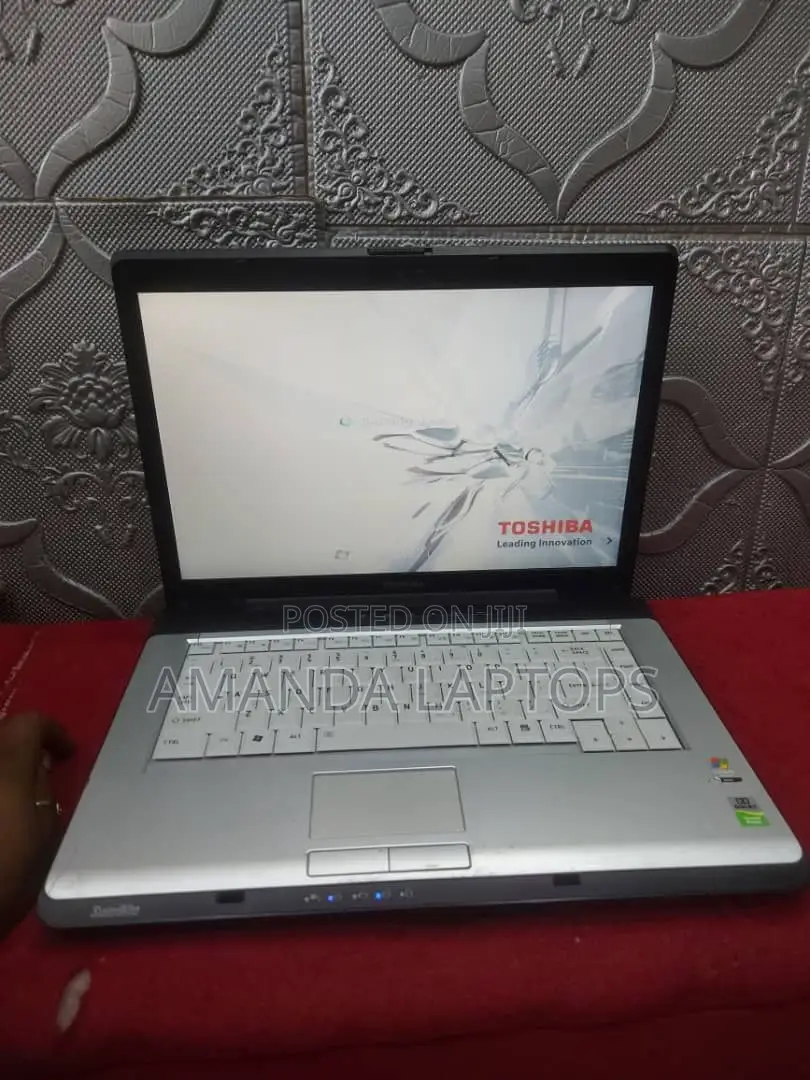New Laptop Toshiba M840 4GB AMD HDD 160GB