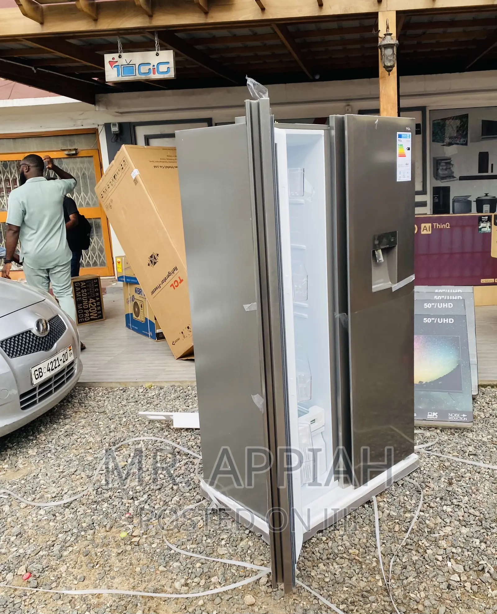 Energy Sufficient TCL P520SBN Side by Side Refrigerator 
