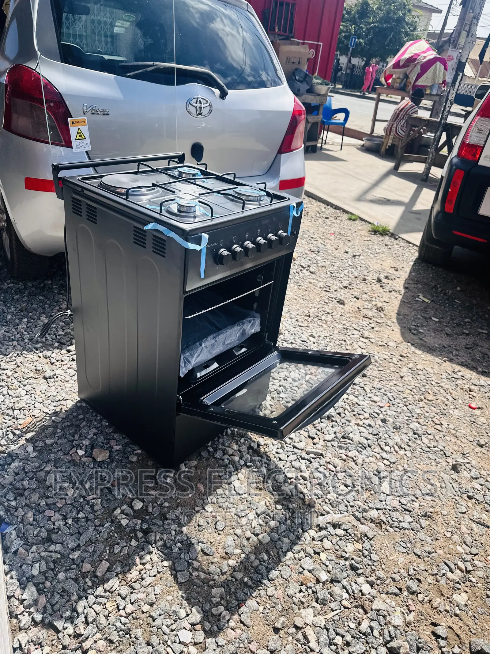 Look Very Stylish Black 3-1 Cooker Oven Grill
