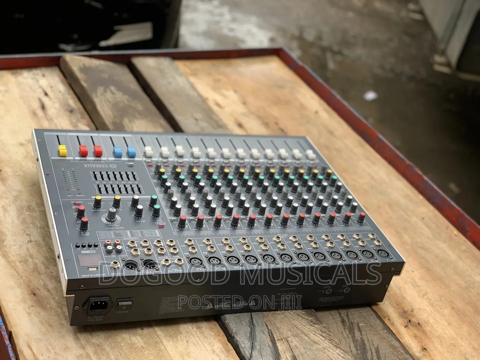 YAMAHA SMX-1200 12channel Mixer