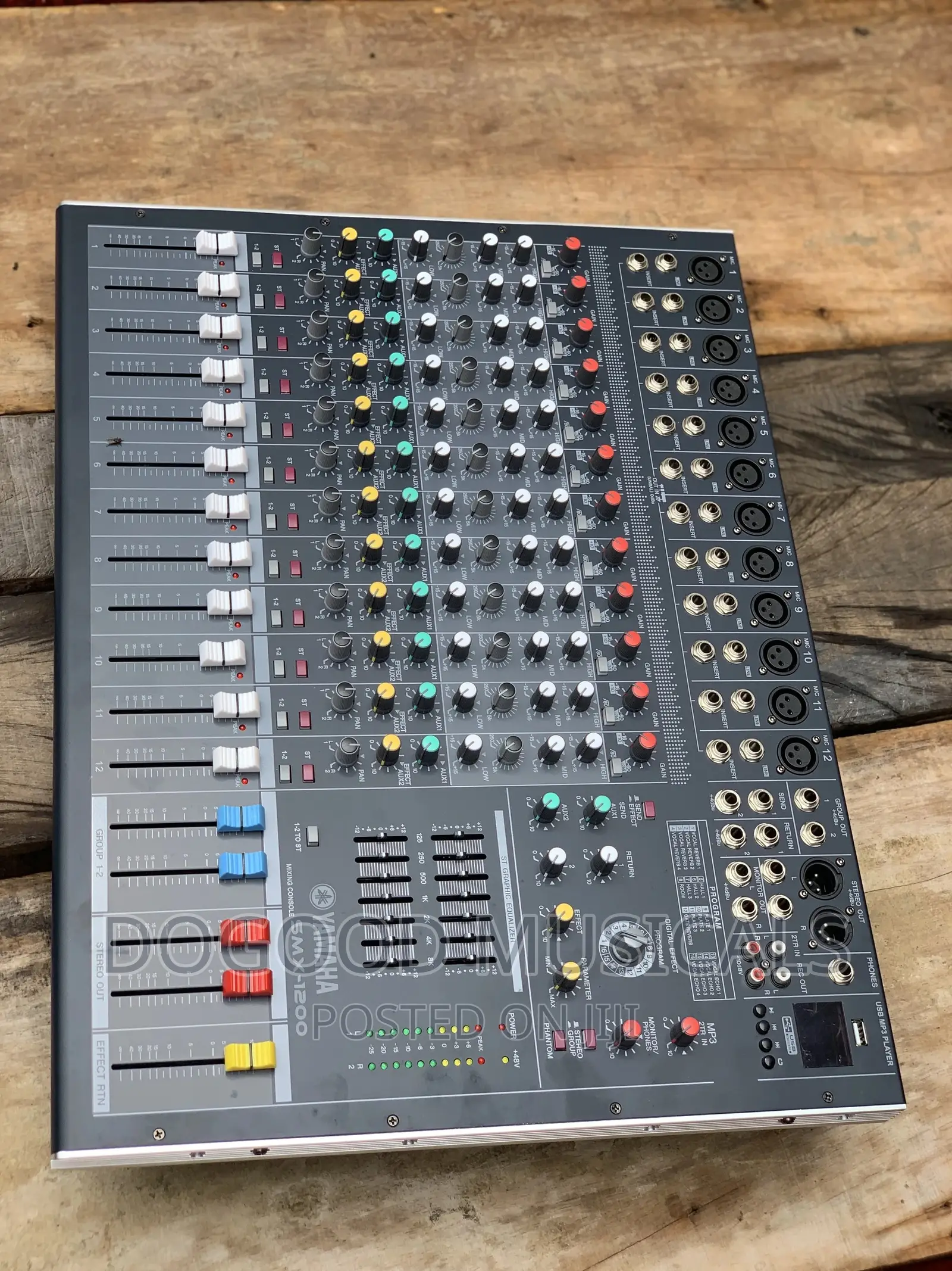 YAMAHA SMX-1200 12channel Mixer