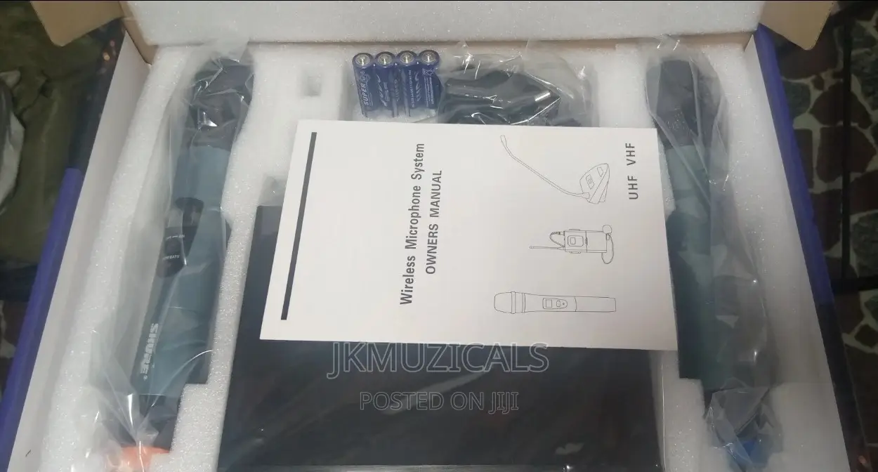 Shure Wireless Microphone System/ Utz