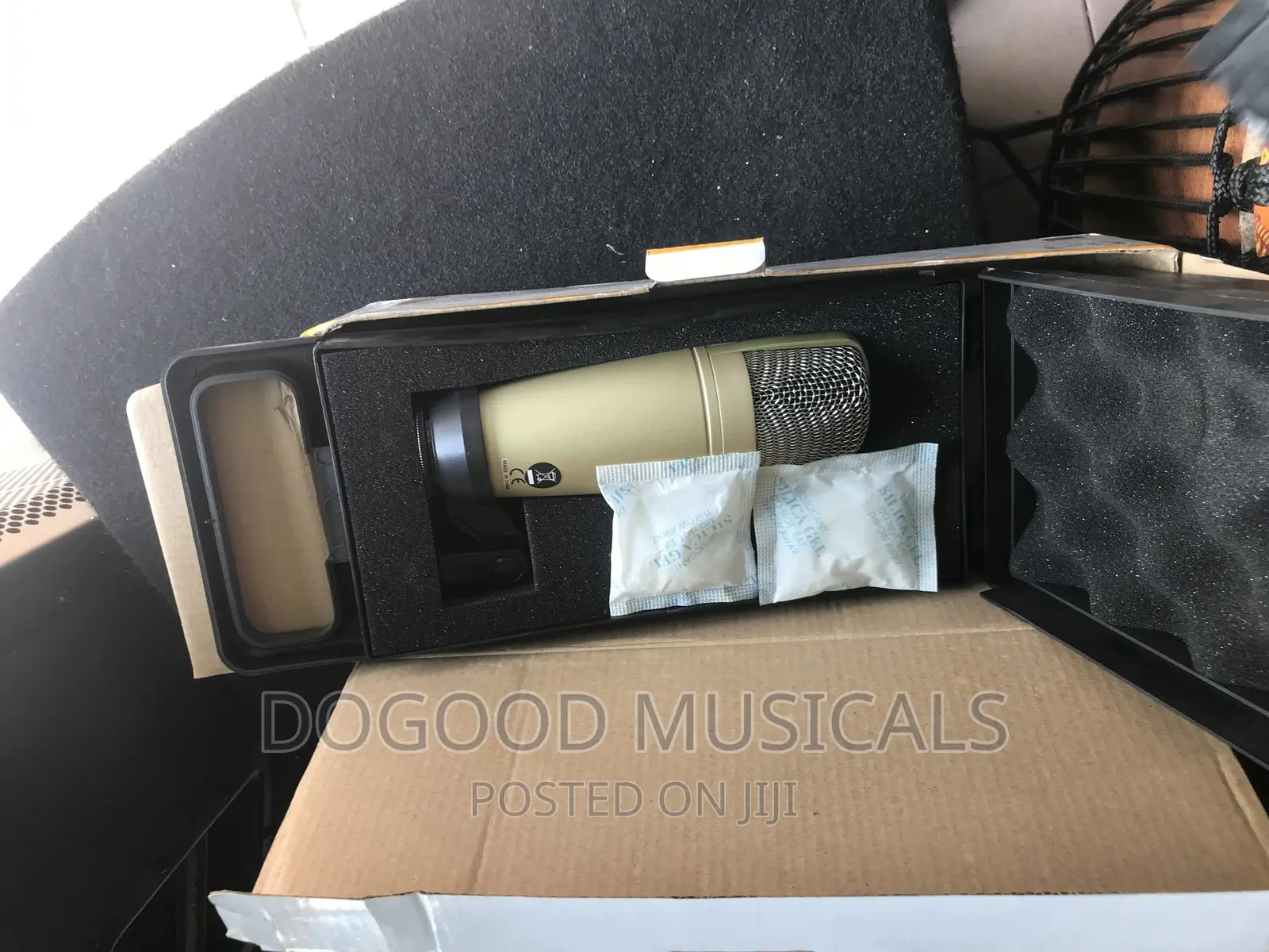 BEHRINGER C-1 Studio Condenser Microphone