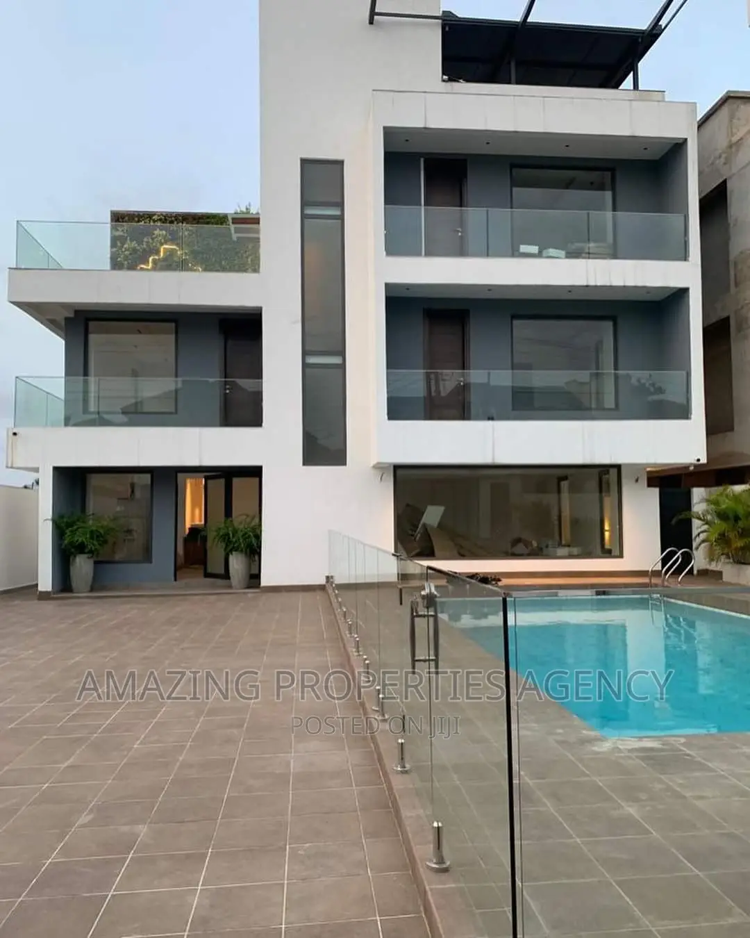 5bdrm House in Adjiriganor for sale