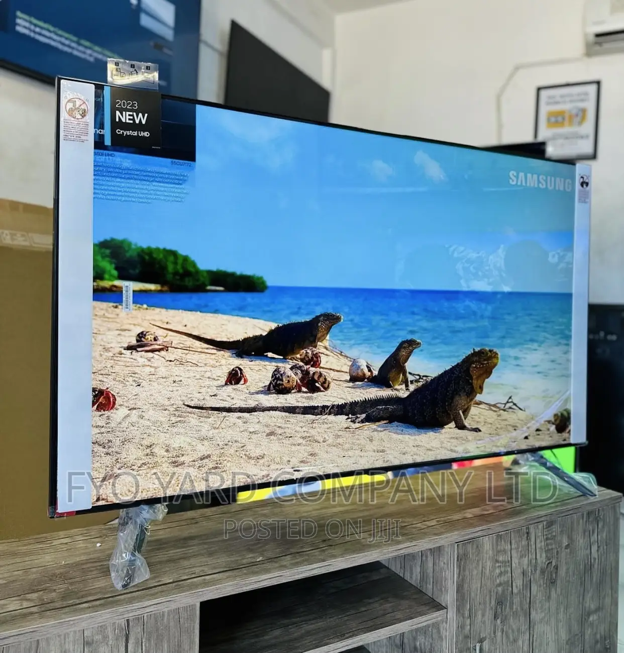 SAMSUNG 65-Inch Class Crystal UHD CU8000 Series