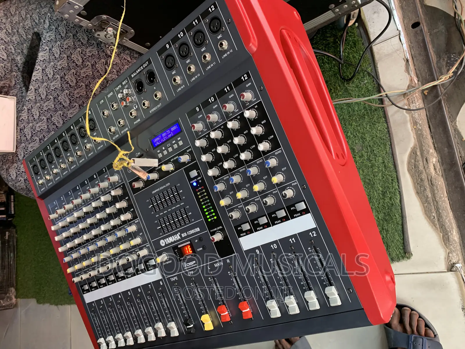 Yamaha Bix-1200usb 12channel Active Mixer