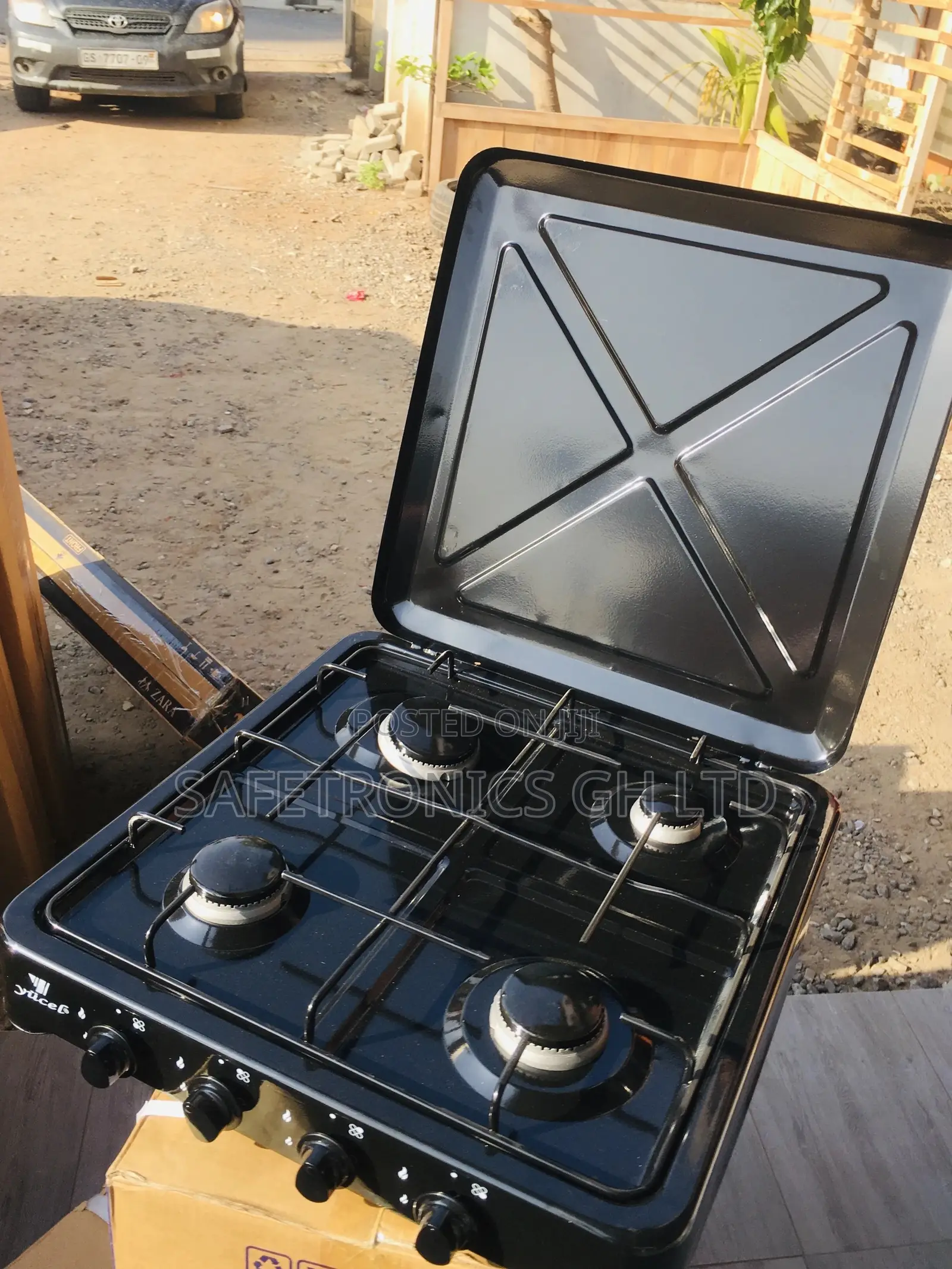 Adjustable Black Yucel 4 Gas Burner Stove