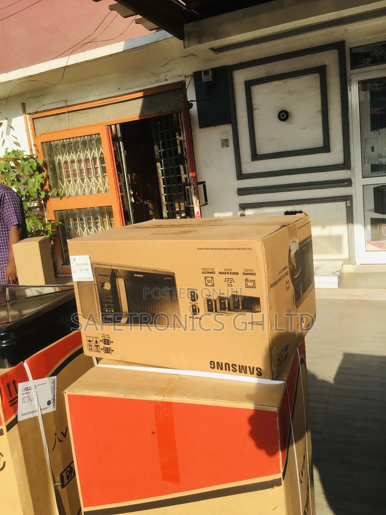Solo Electric 23 Liters Samsung MS23F301TAK Microwave