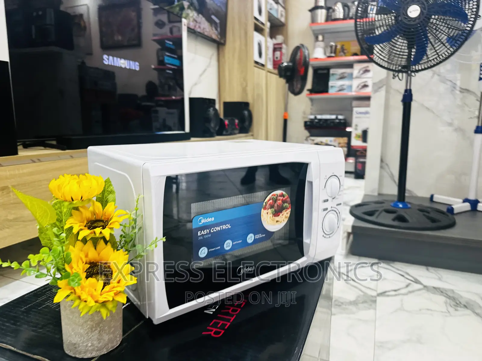 Lovely  Sleek White Midea MG720 Microwave Oven