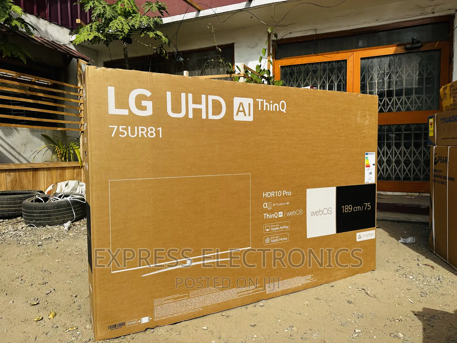 With a Magic Remote UHD Smart 75”UR81 LG Tv