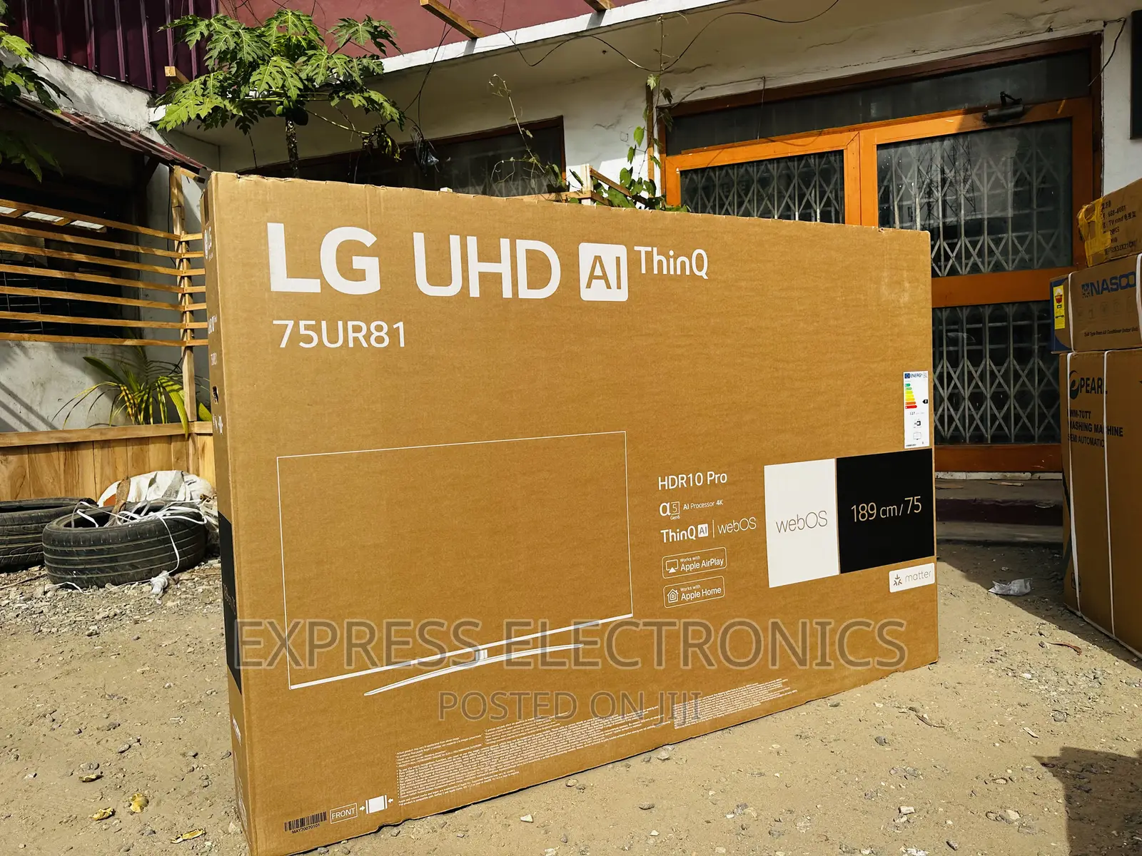 With a Magic Remote UHD Smart 75”UR81 LG Tv
