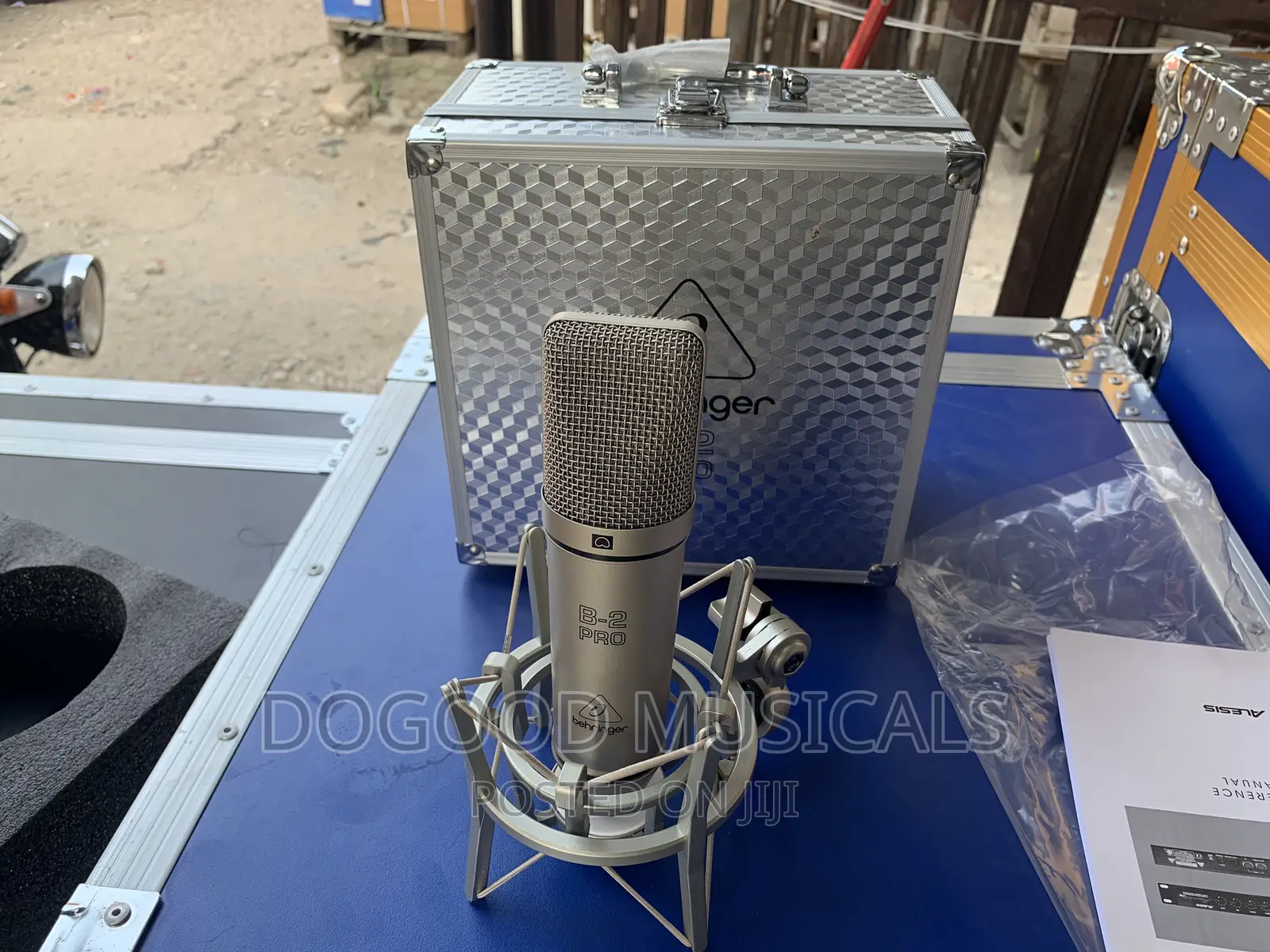 BEHRINGER B-2 Dual Diaphragm Condenser Microphone