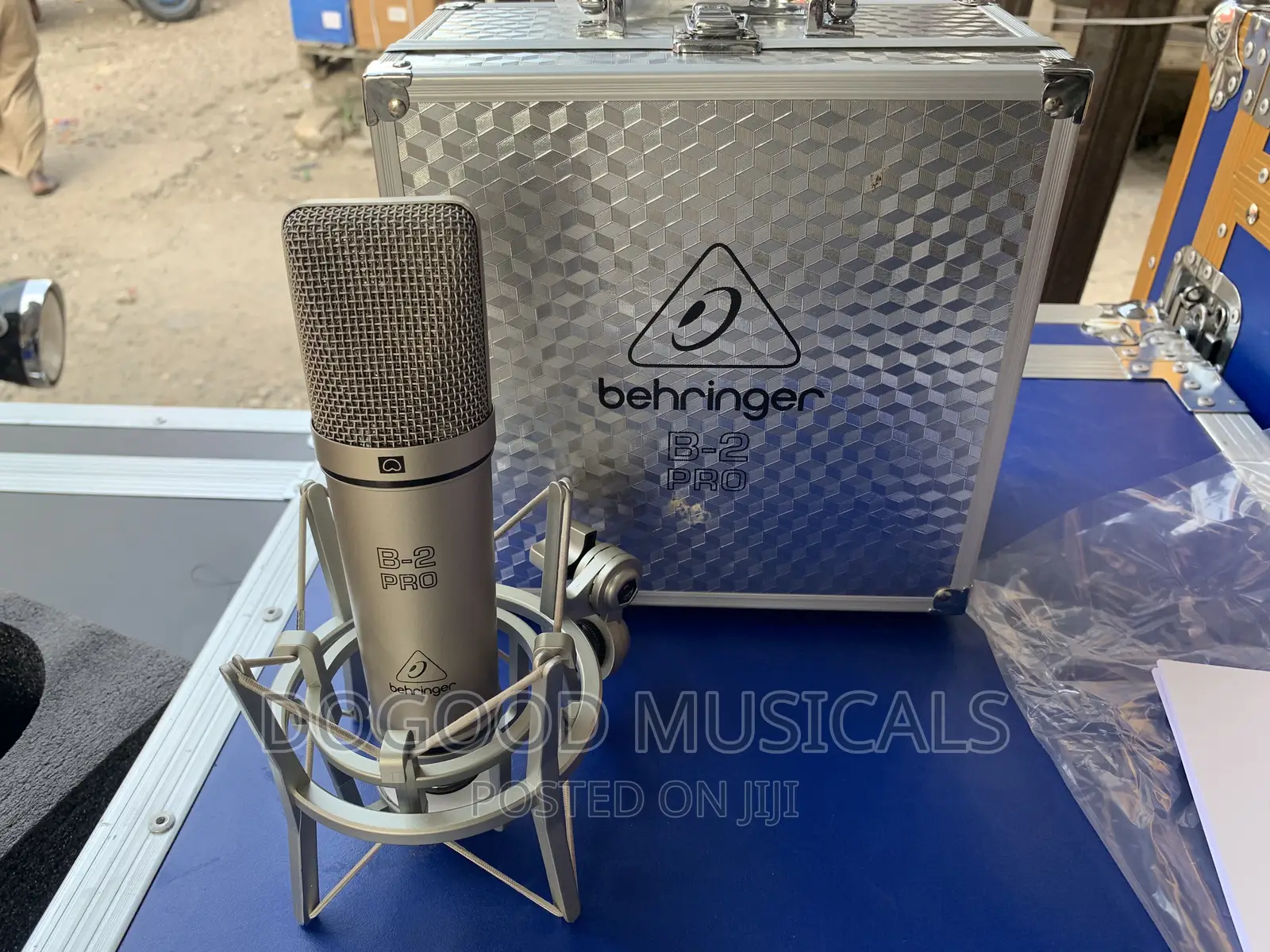 BEHRINGER B-2 Dual Diaphragm Condenser Microphone