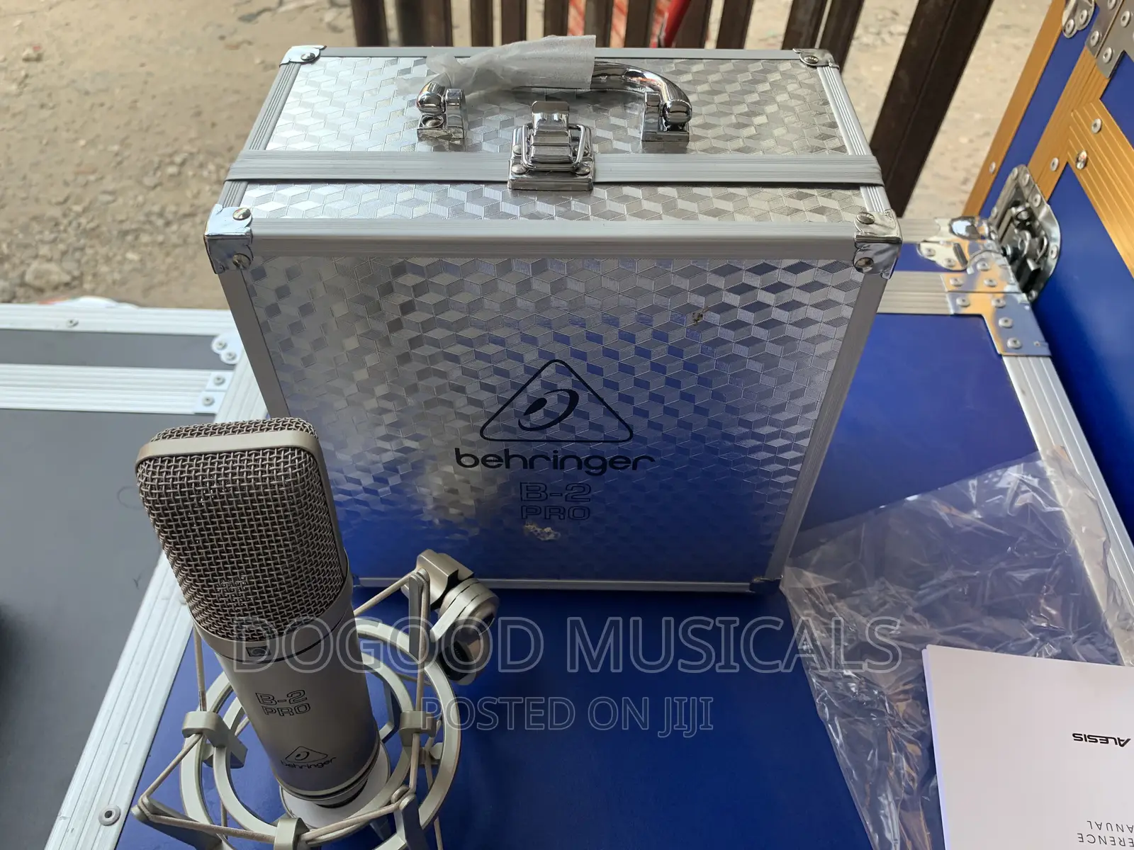 BEHRINGER B-2 Dual Diaphragm Condenser Microphone