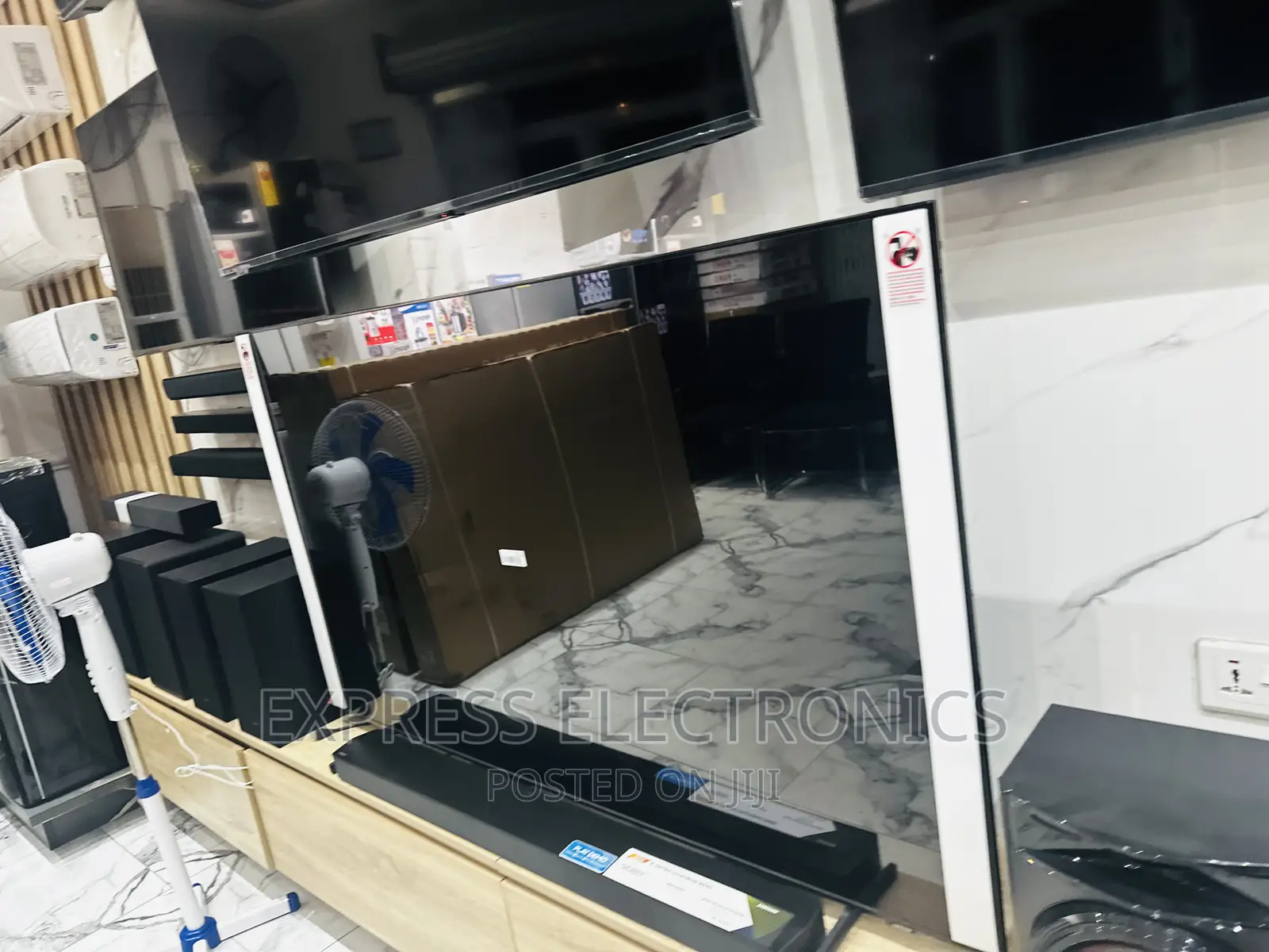 Grab You Favorite  Samsung 60”Au7172 UHD Smart