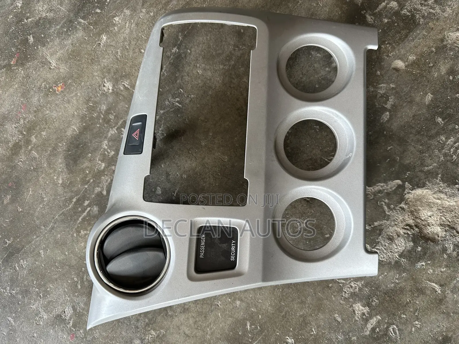 2009-2013 Pontiac Vibe Toyota Matrix Radio Climate Vent