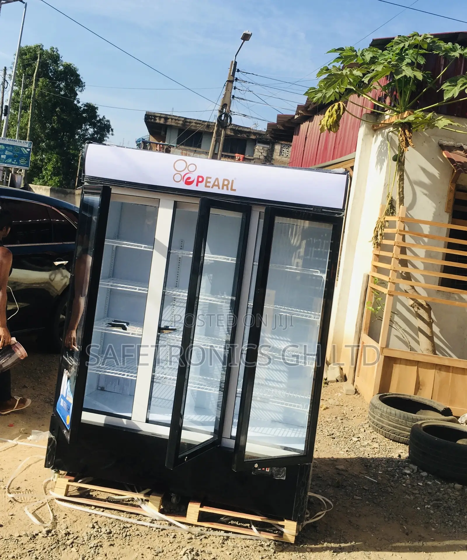 Affordable PVC-150 Pearl Display 3 Glass Door Fridge