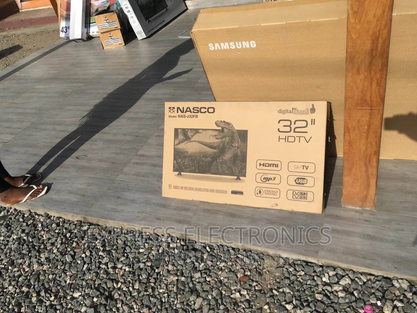Nasco __32”Fhd Satellite Television .