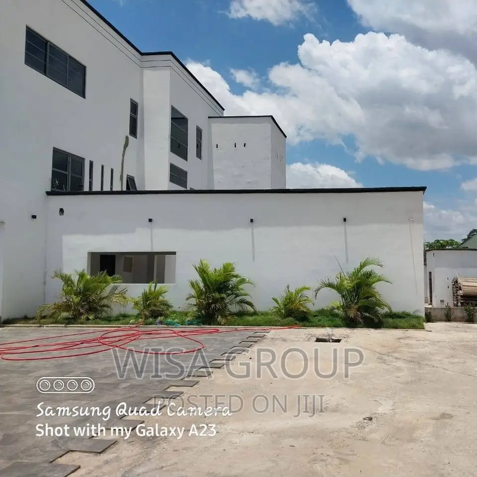 6bdrm Mansion in Wisa Groups, Last Stop for sale