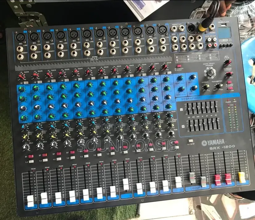 SRX 12-Channel Mixing Console With Multi-Fx Recording