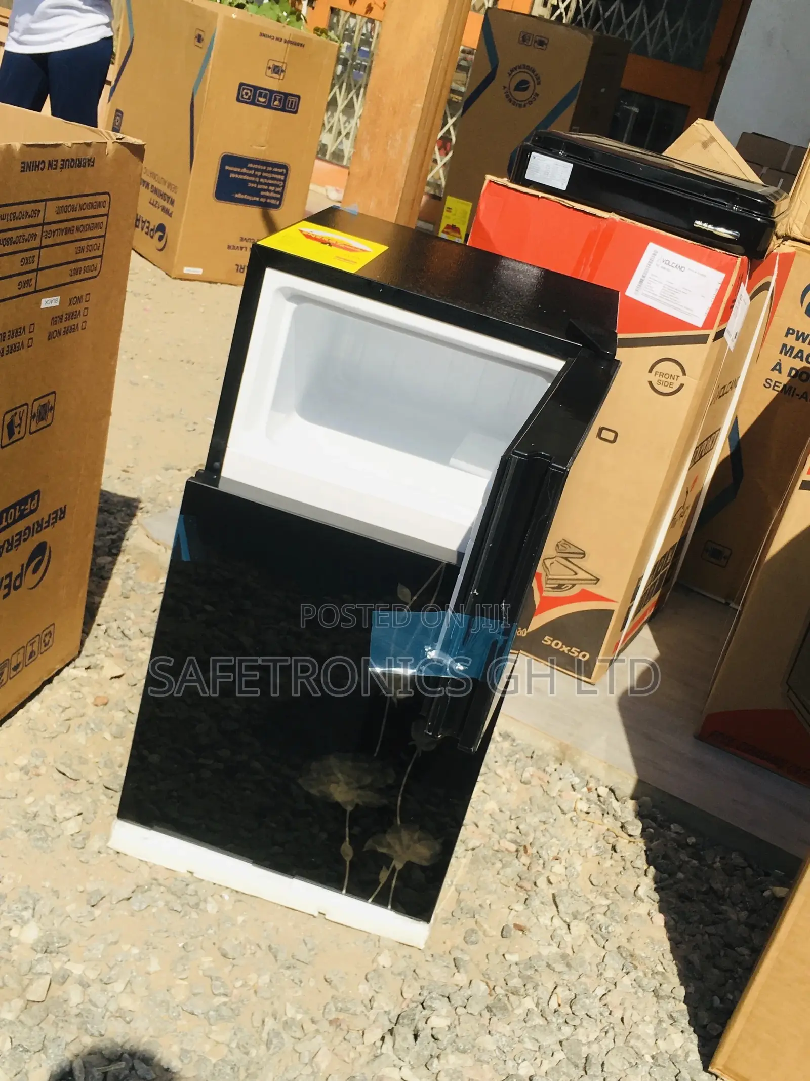 Grab Black Doubledoor Topfreezer Pearl Glass PF-10T Tabletop