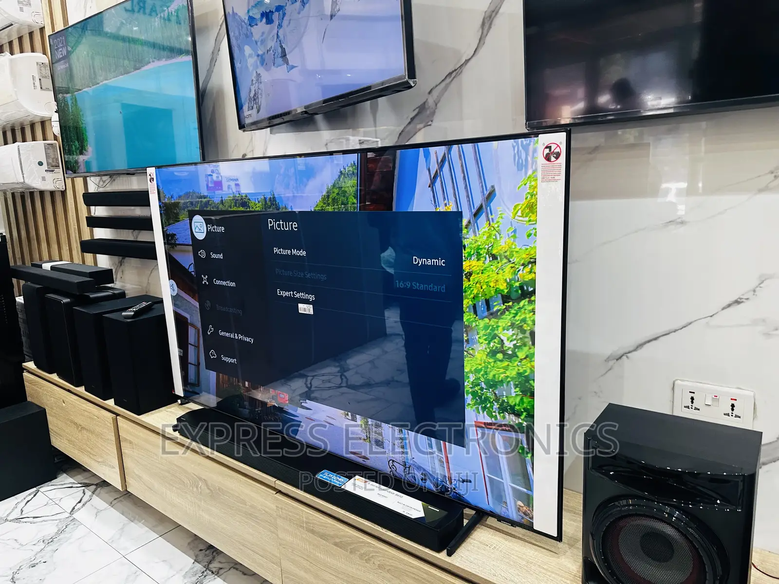 Samsung UHD 65”Au7092 Smart Screen  Slim Screen