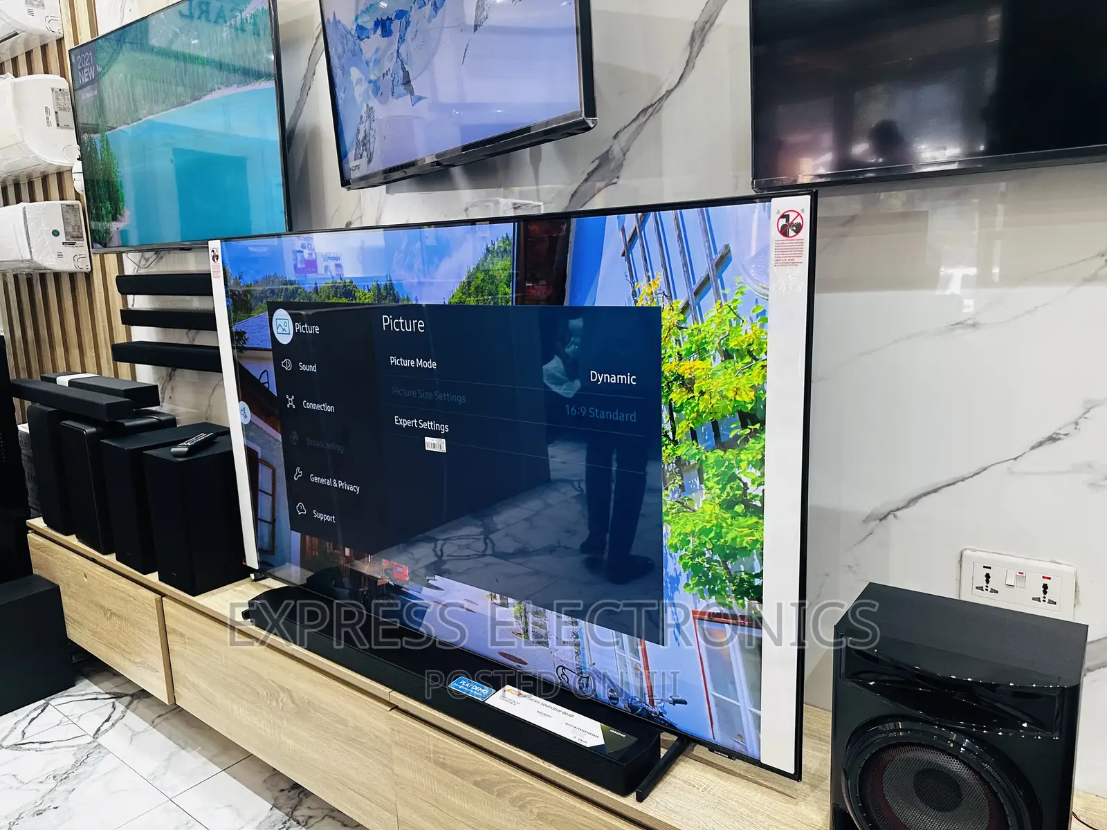 Samsung UHD 65”Au7092 Smart Screen  Slim Screen