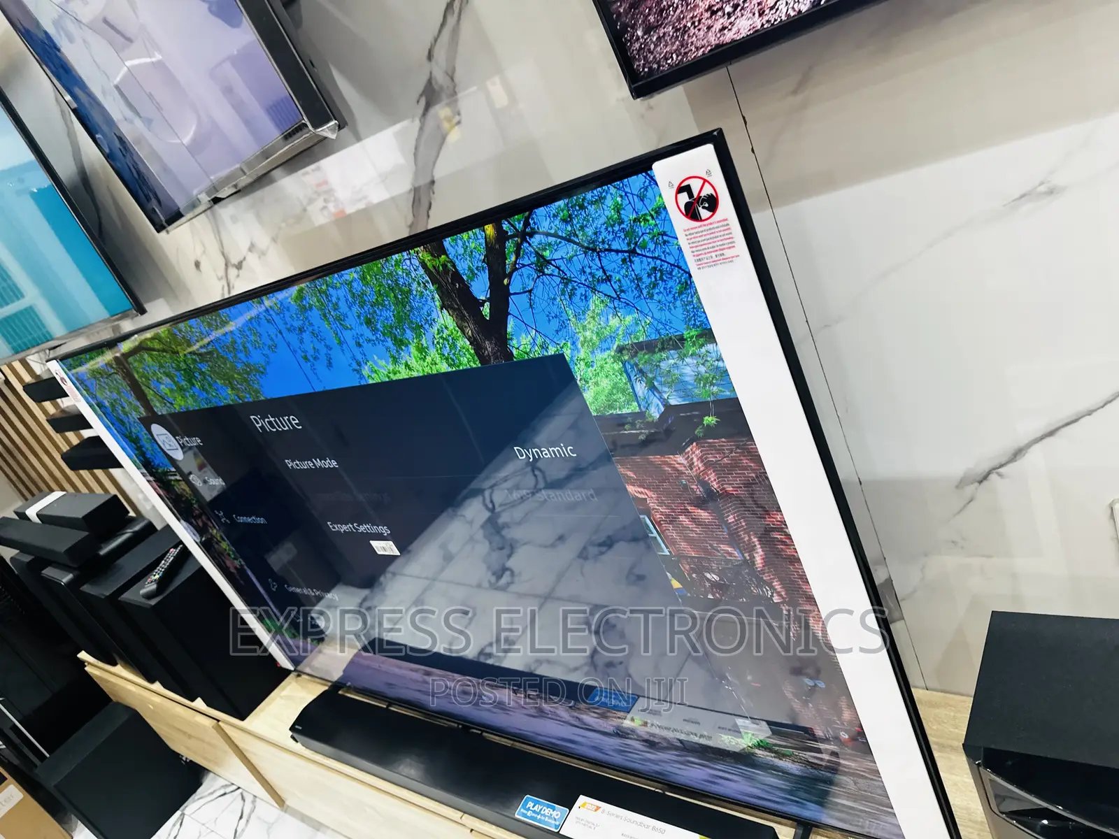 Powerful Dynamic Smart Samsung 55”Bu8000~