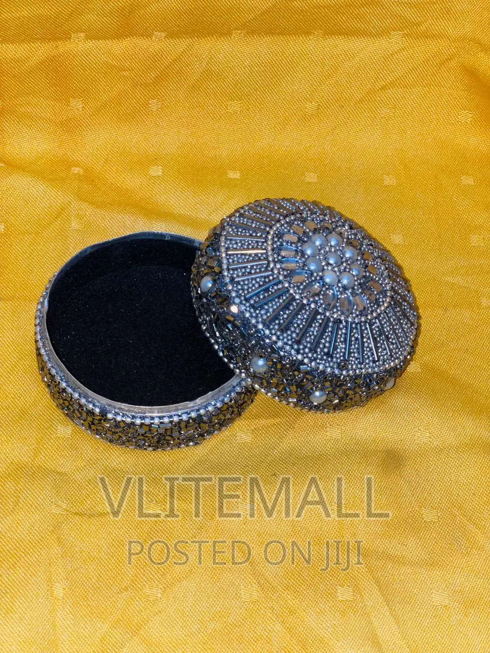 Round-Shaped Storage Jewelry Box