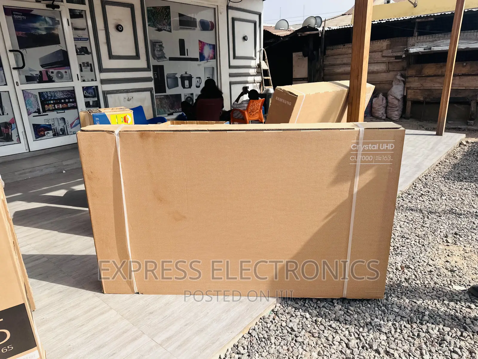 Samsung UHD Smart 65”Cu7172 Glossy LED Screen ,