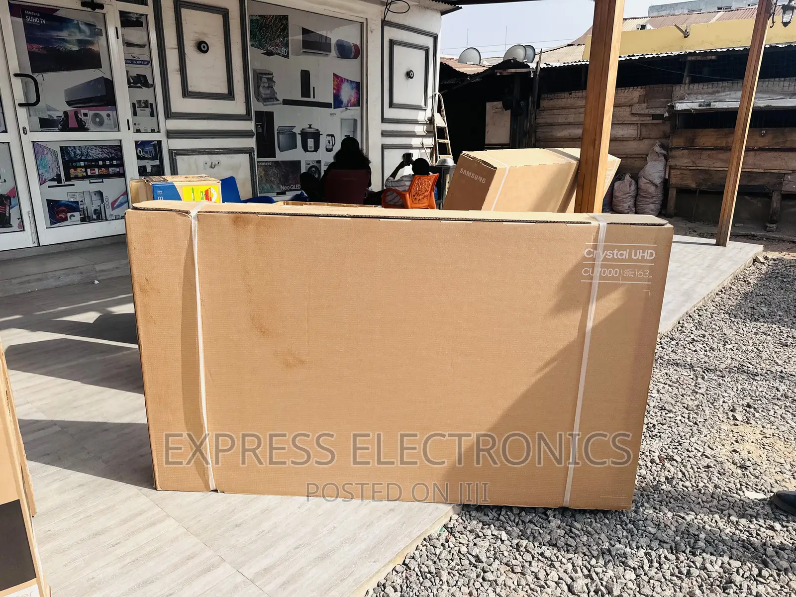 Samsung UHD Smart 65”Cu7172 Glossy LED Screen ,