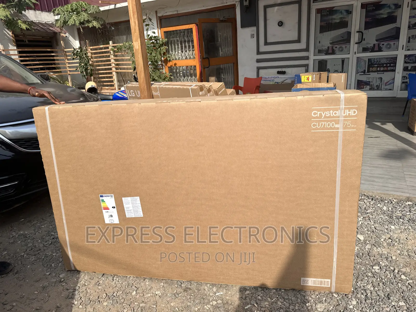 LED Light Display UHD Smart Samsung 75”Cu7172 Tv