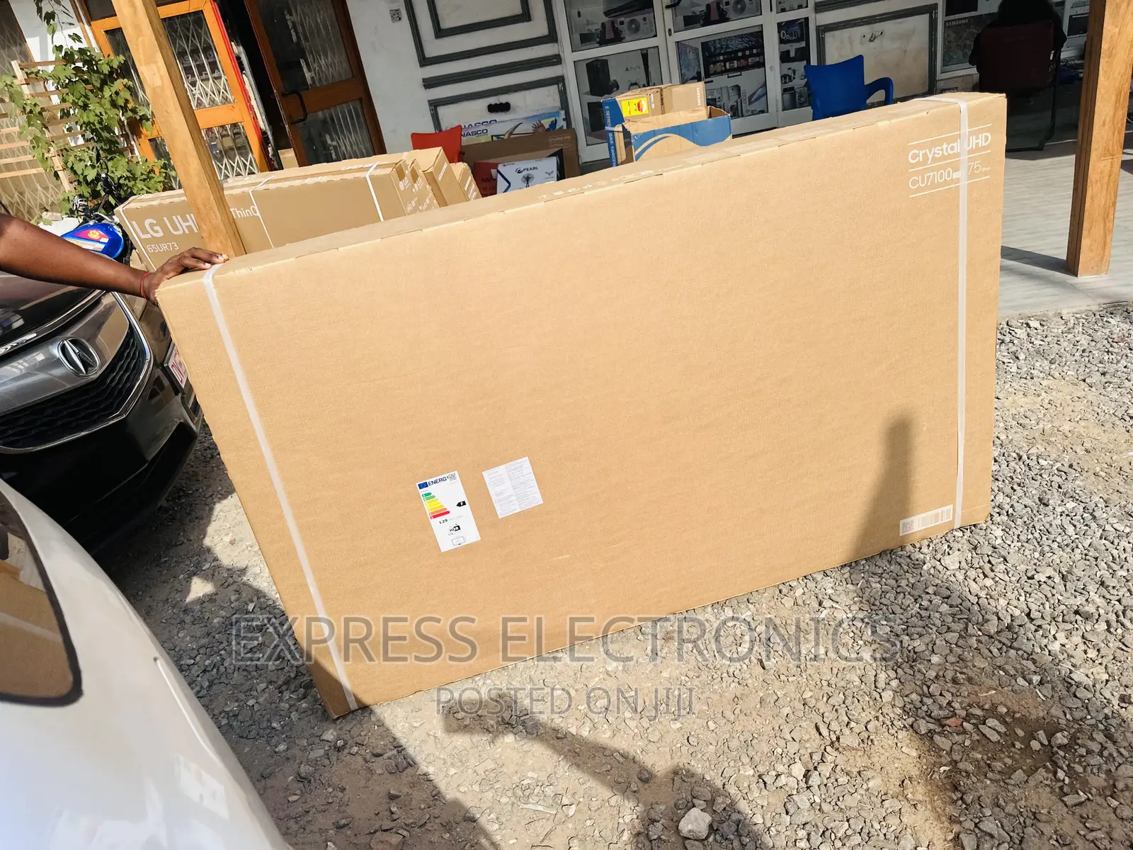 Best Cinema  Sleek Slim UHD Smart Samsung 75”Cu7172 Tv 