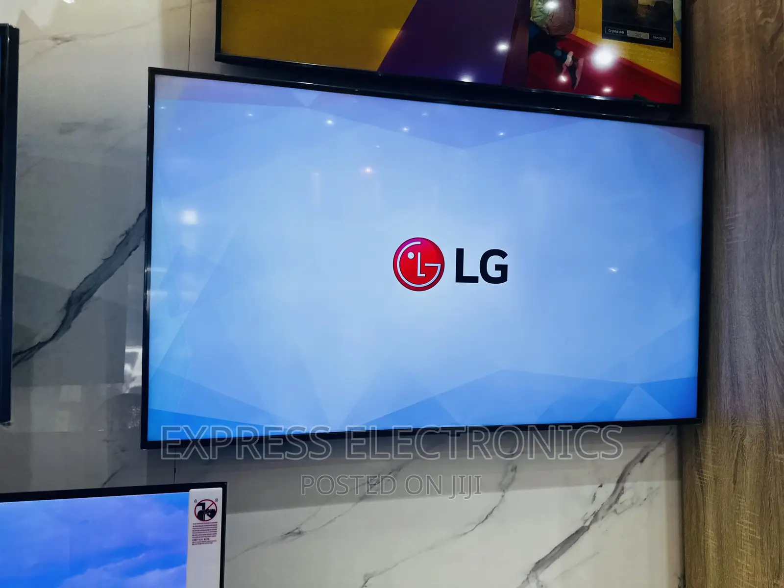 Sharp UHD Image Smart Lg 55”UR73