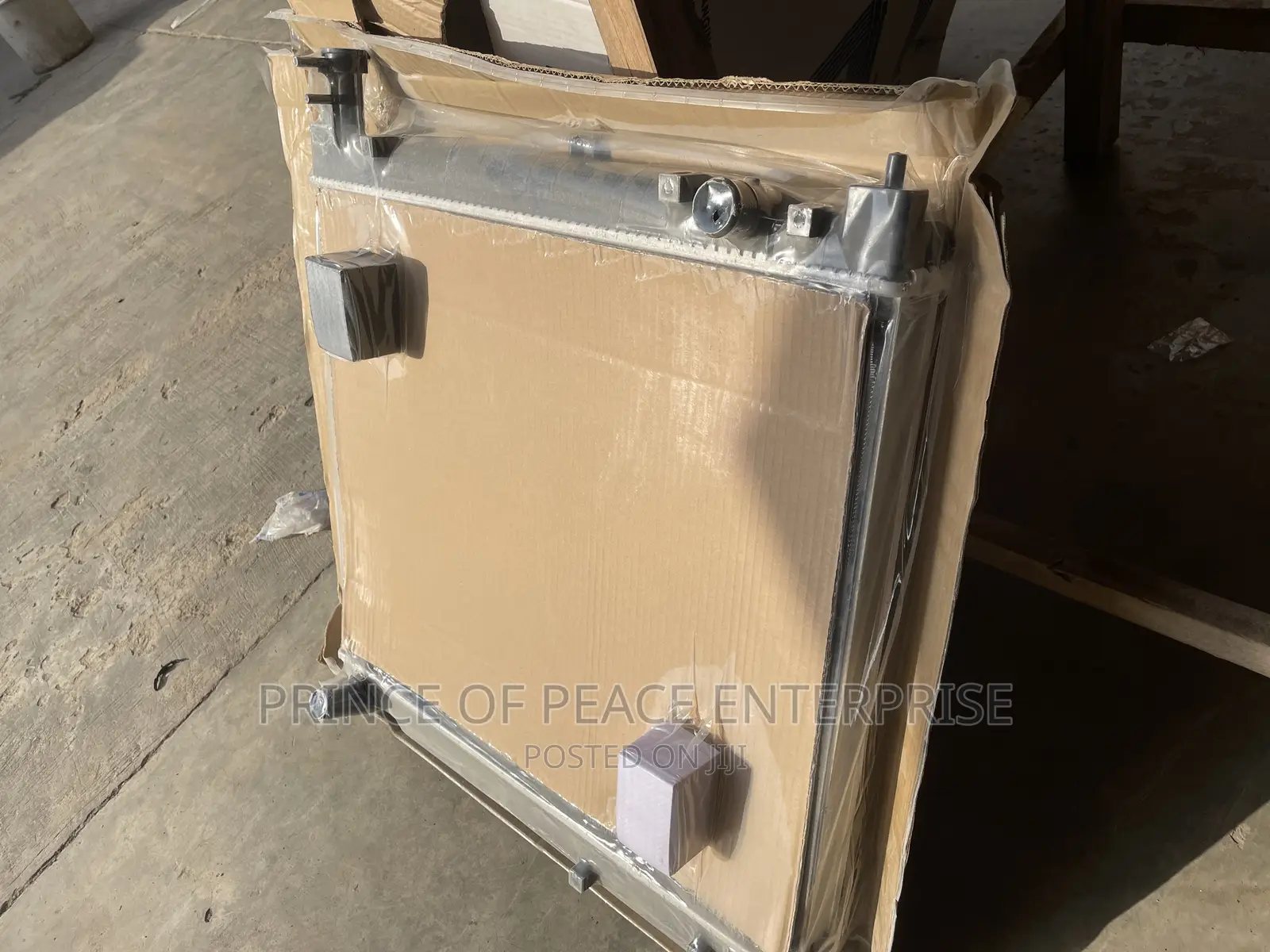 Radiator Tank for Toyota Hiace or Fish 2004 2005