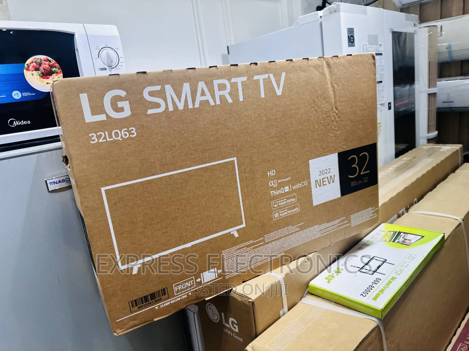 LG FHD Smart Glossy LED Screen  32”LQ63