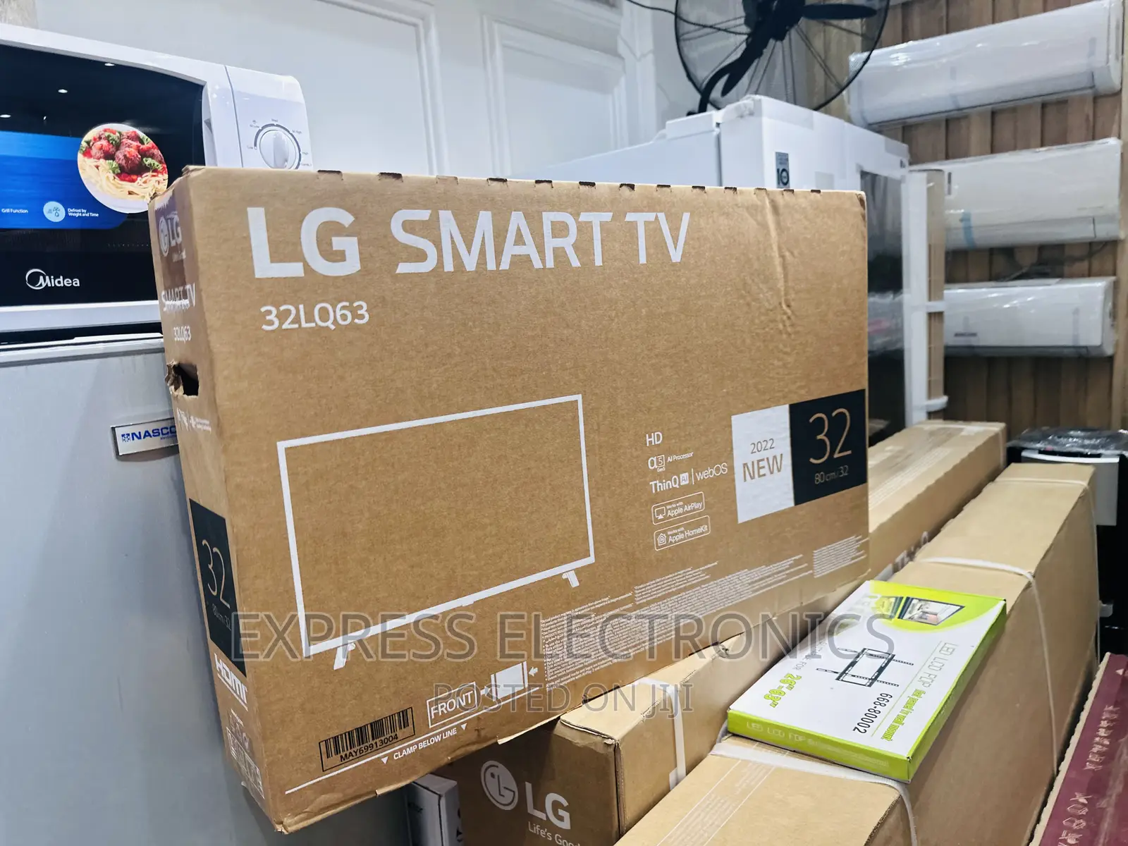 LG FHD Smart Glossy LED Screen  32”LQ63