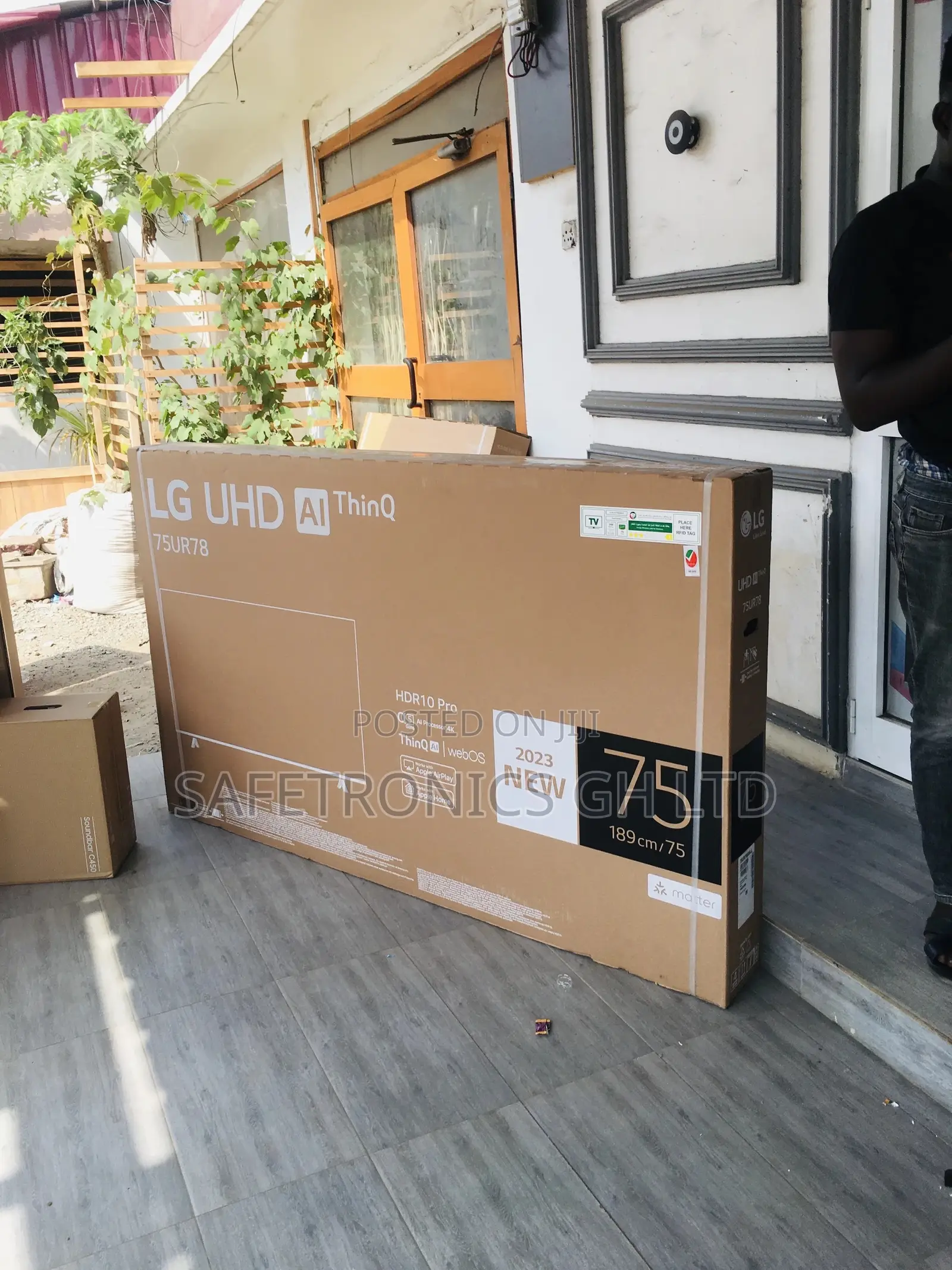 Electric Black 75 Inches Glossy LED UHD Smart UR78 LG Tv