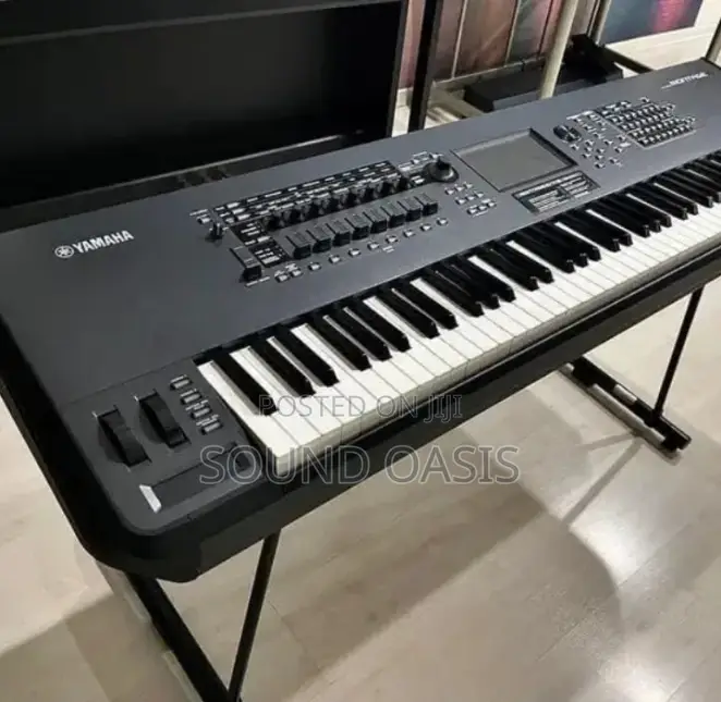 Yamaha Montage8 88-Key Synthesizer Workstation, Black