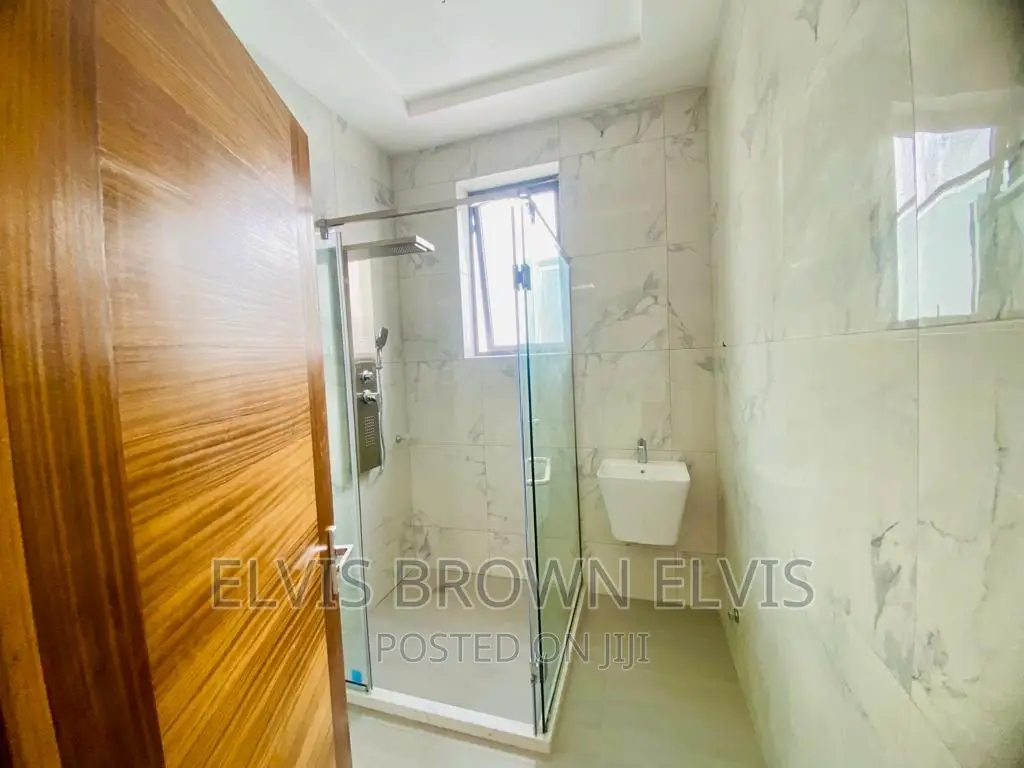 4bdrm House in East Legon American for sale