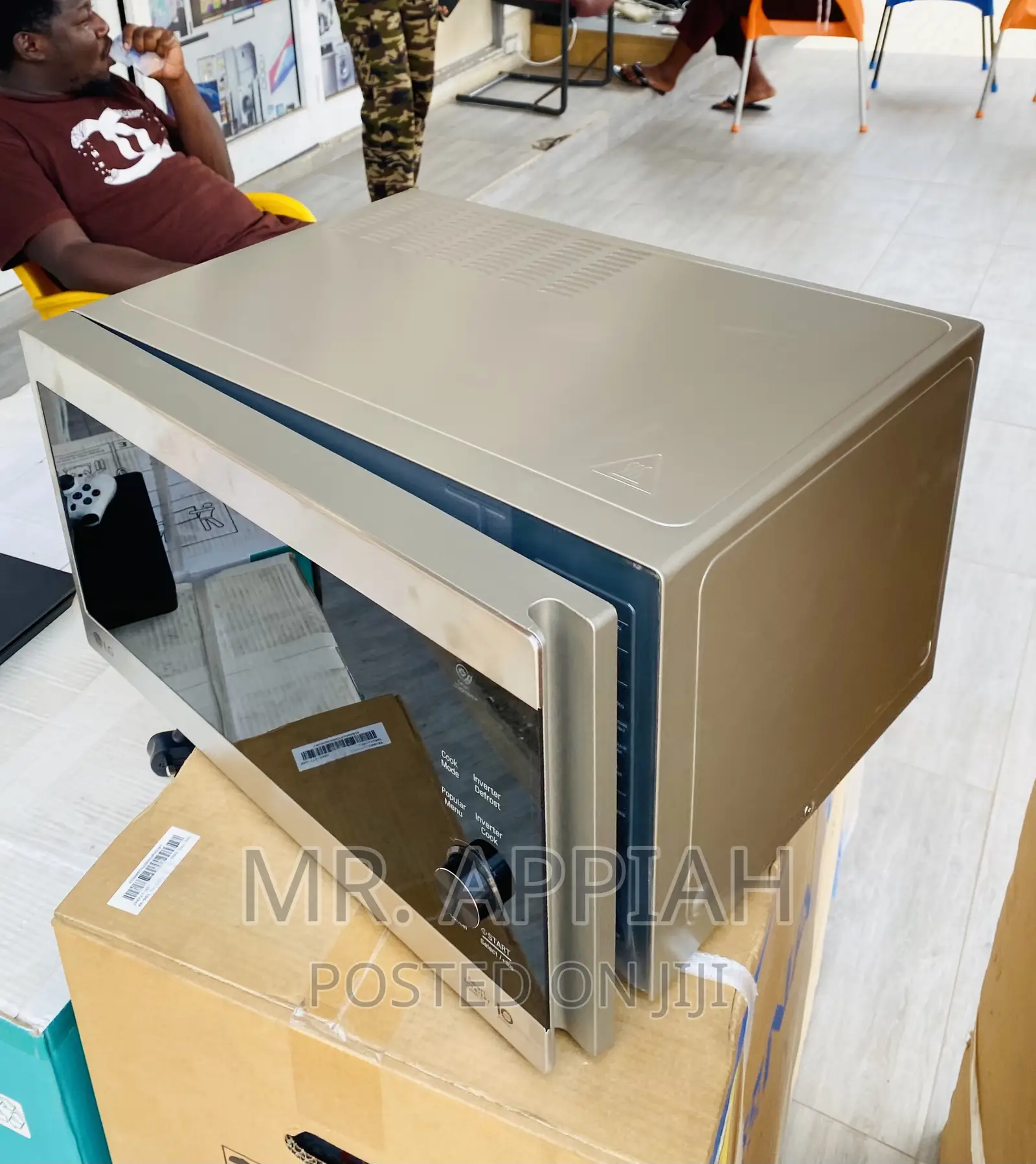 Fabulous LG MH8265DIS Electric Microwave Oven.