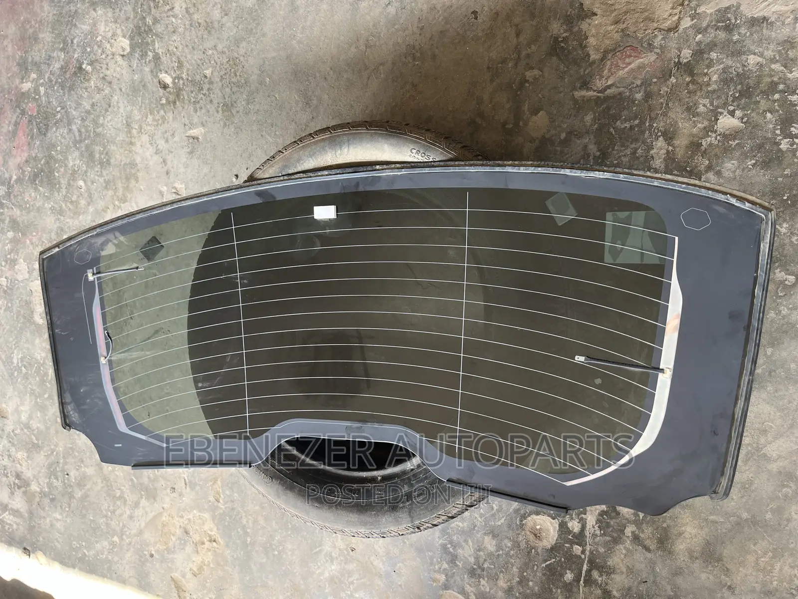 Range Rover Velar Back Glass