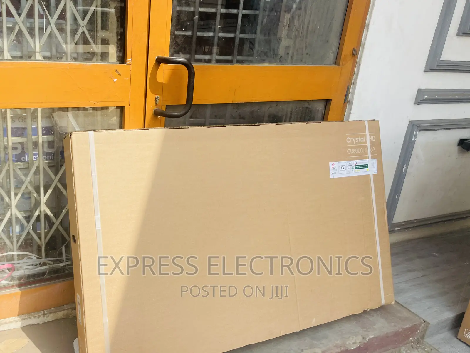 Slim Sleek Design UHD Smart Samsung 65”Cu8000 .—