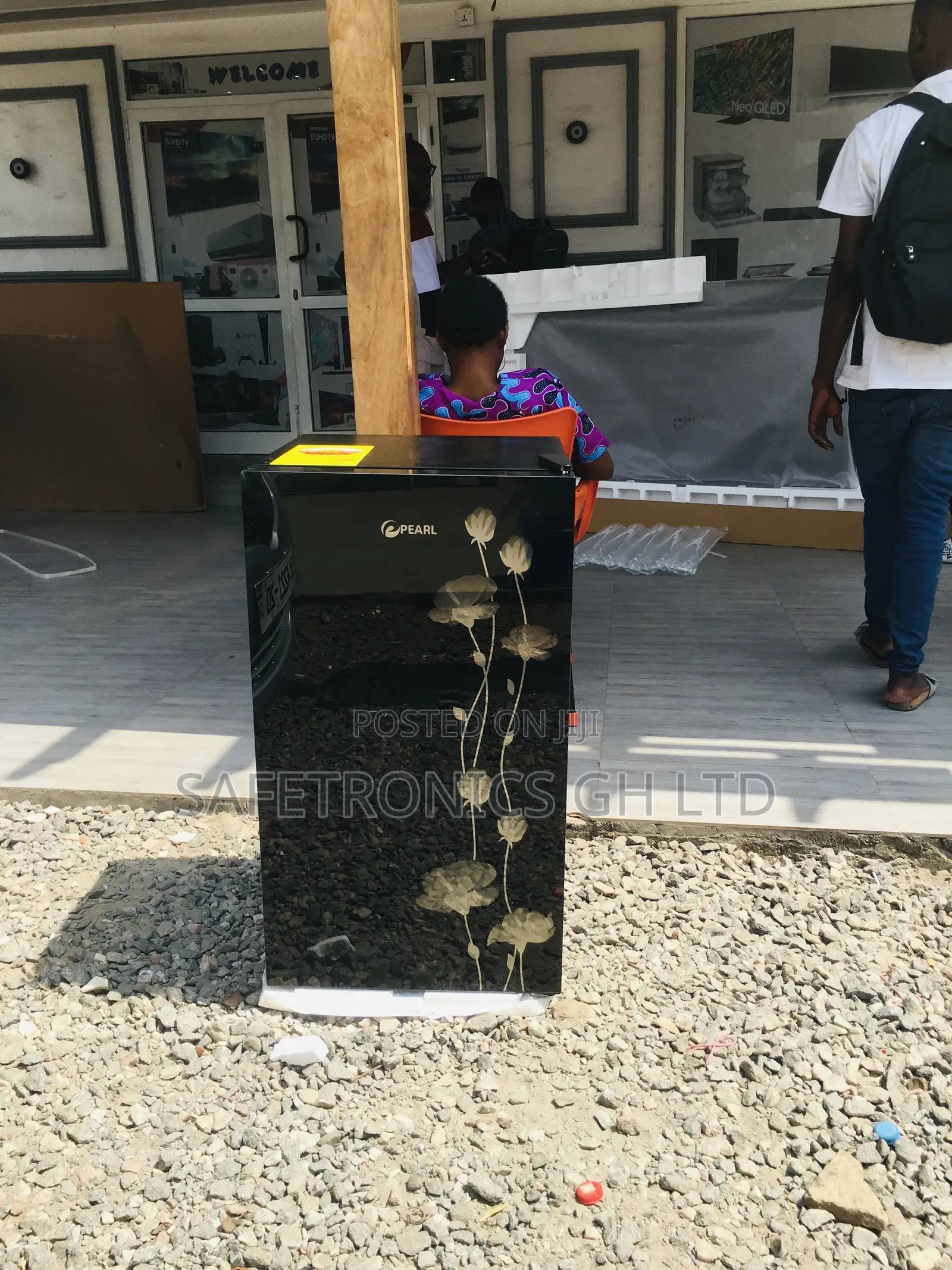 Electric Singledoor Topfreezer Pearl Black Glass Fridge