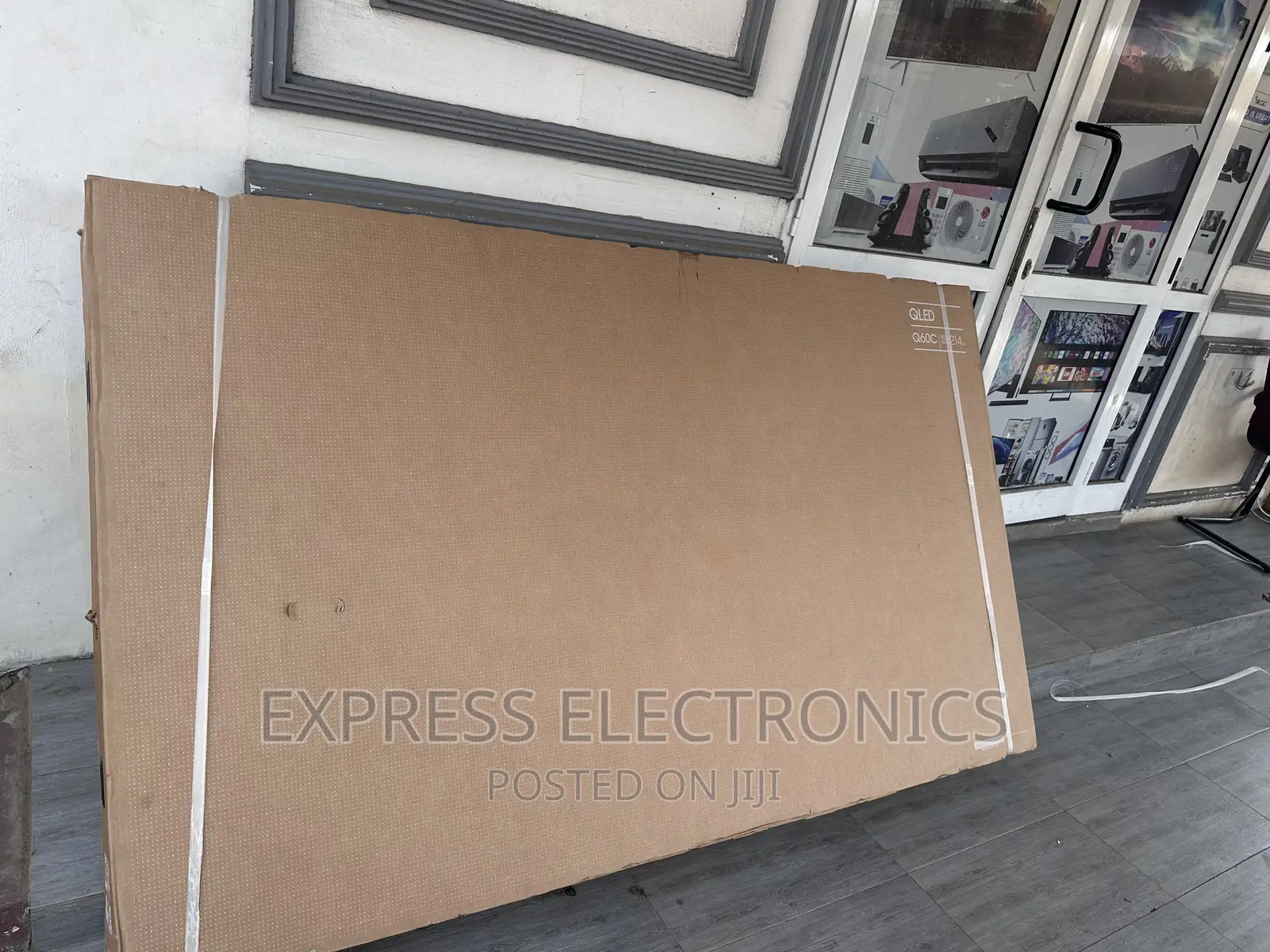 Samsung QLED Smart Glossy Screen 85Q60C