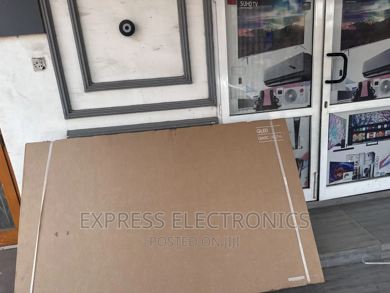 Samsung QLED Smart Glossy Screen 85Q60C
