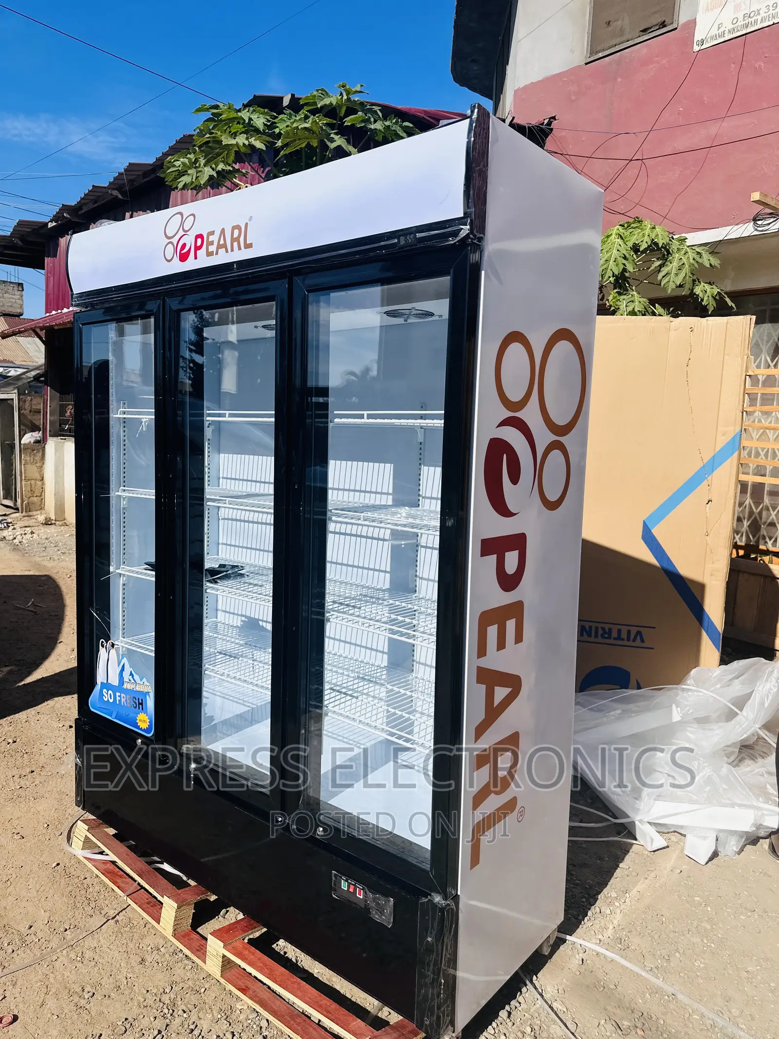 PVC-150 950L Display Fridge Pearl White 