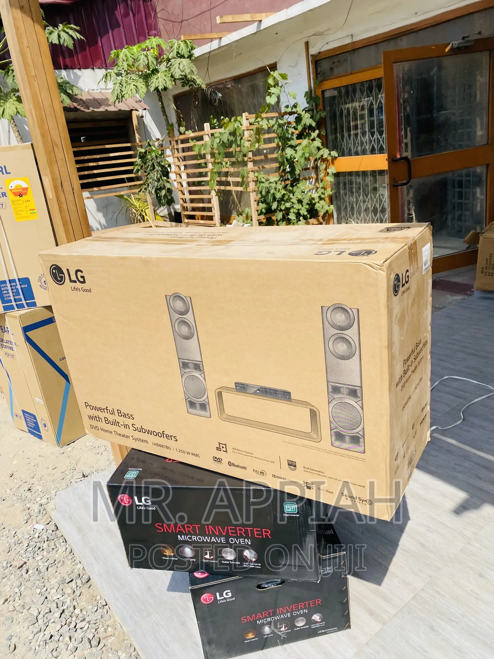 Unique Designed LG LHD 687 Bluetooth Home Theater System.