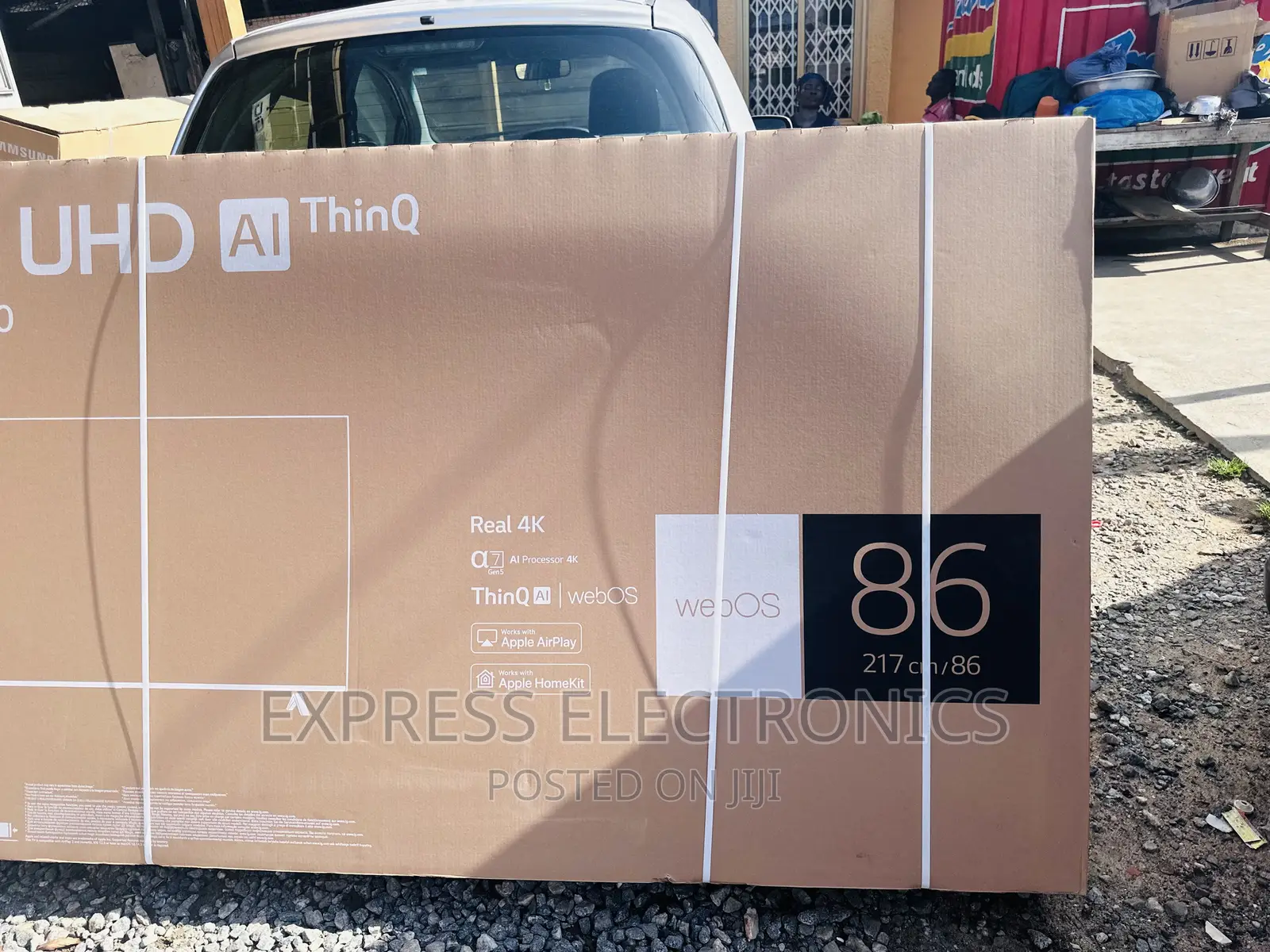 LG UHD Smart Glossy LED Screen  86”UQ90