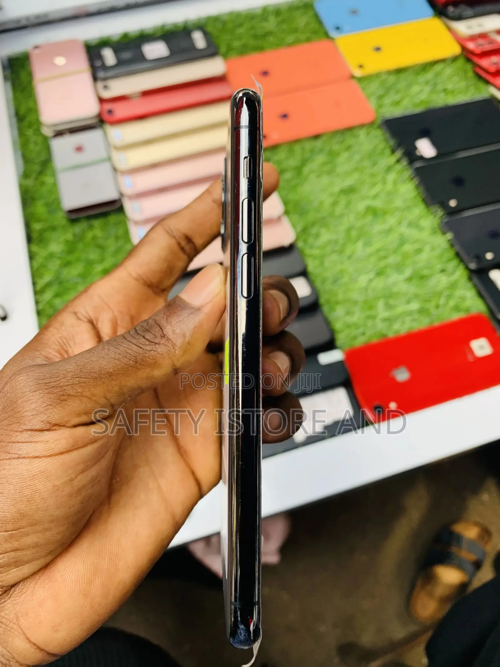 New Apple iPhone 11 Pro 64 GB Black